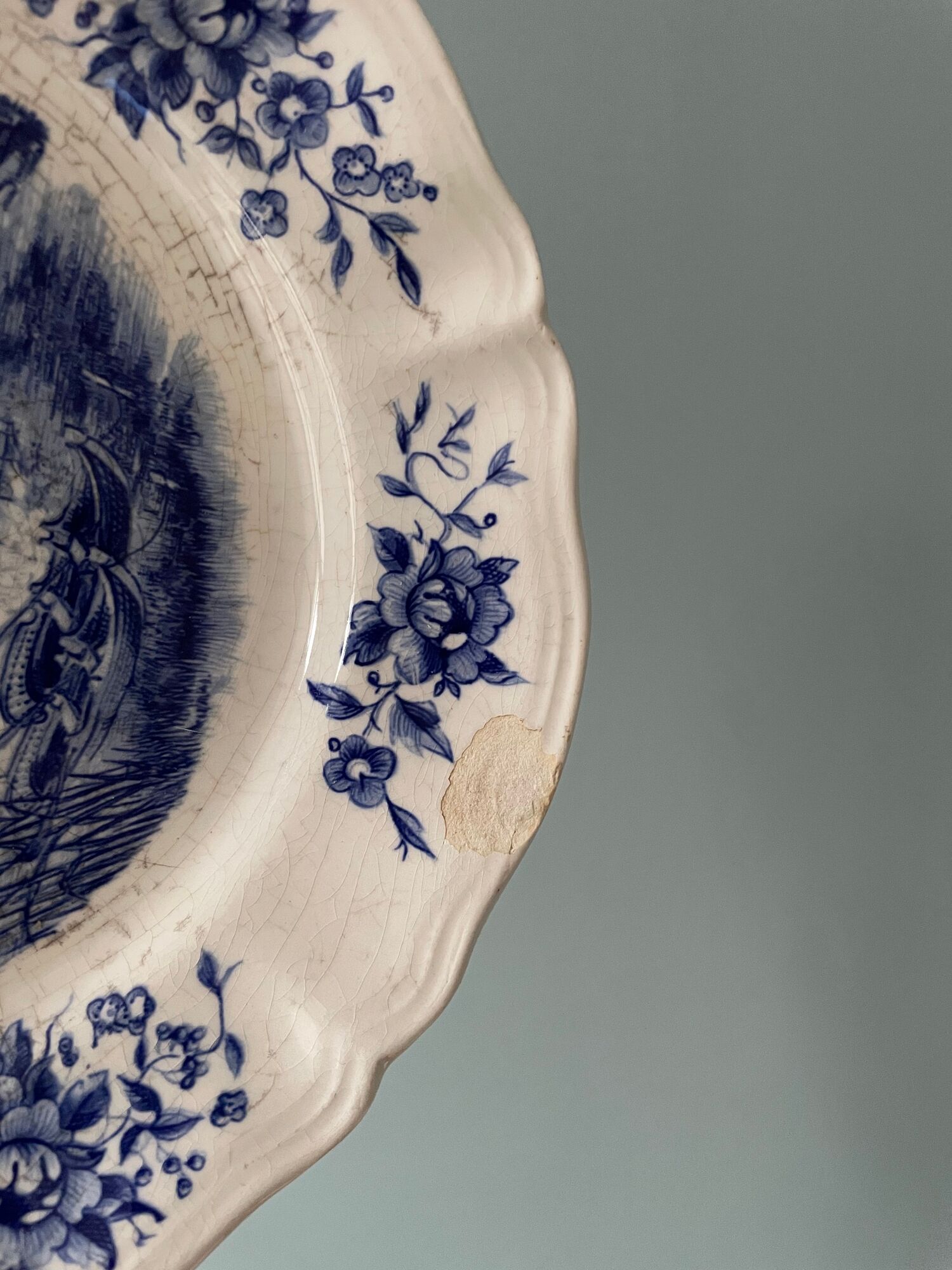 Set of 6 small plates in earthenware from Sarreguemines France, model "Romantic"