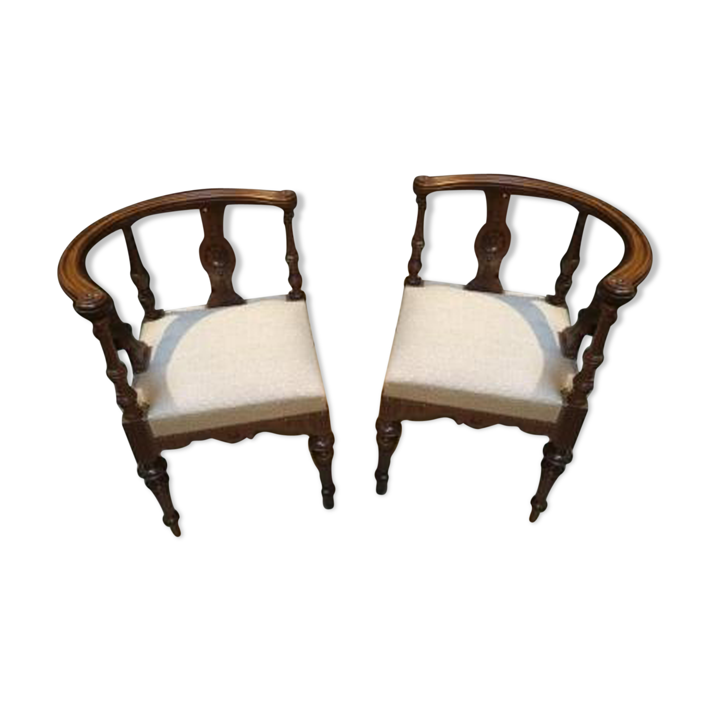 Paire de fauteuils de coin de style Louis XVI début 20ème