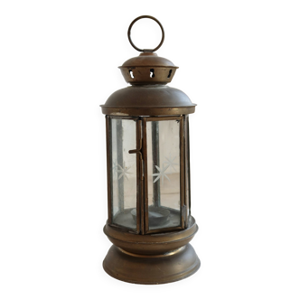 Antique lantern in patinated gold metal and engraved glass – decorative candlestick style