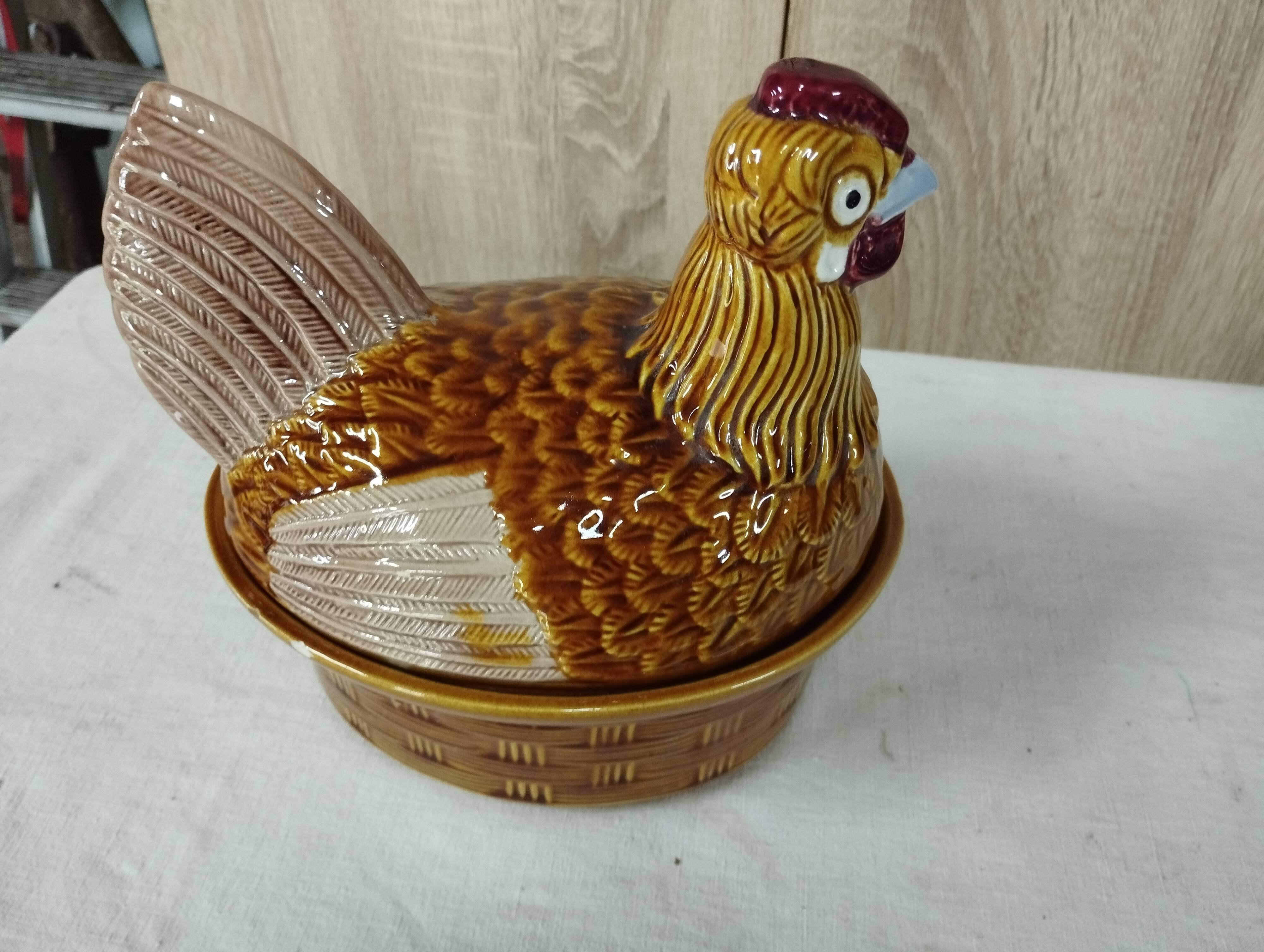 Hen-shaped terrine