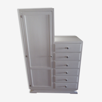 Armoire parisienne asymétrique