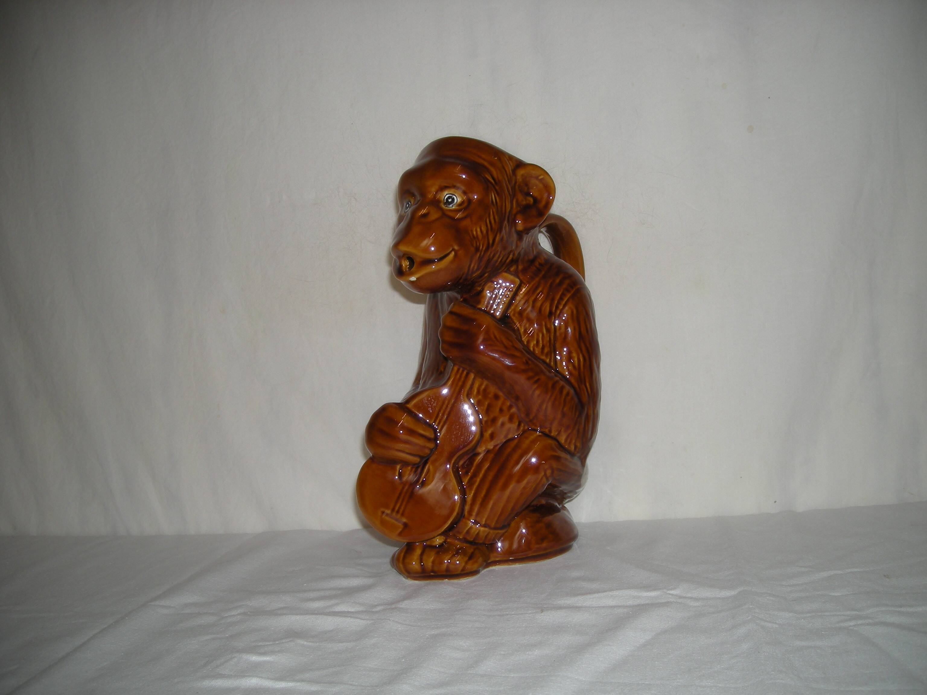 Chimpanzee pitcher; Monkey guitarist musician of the 60s