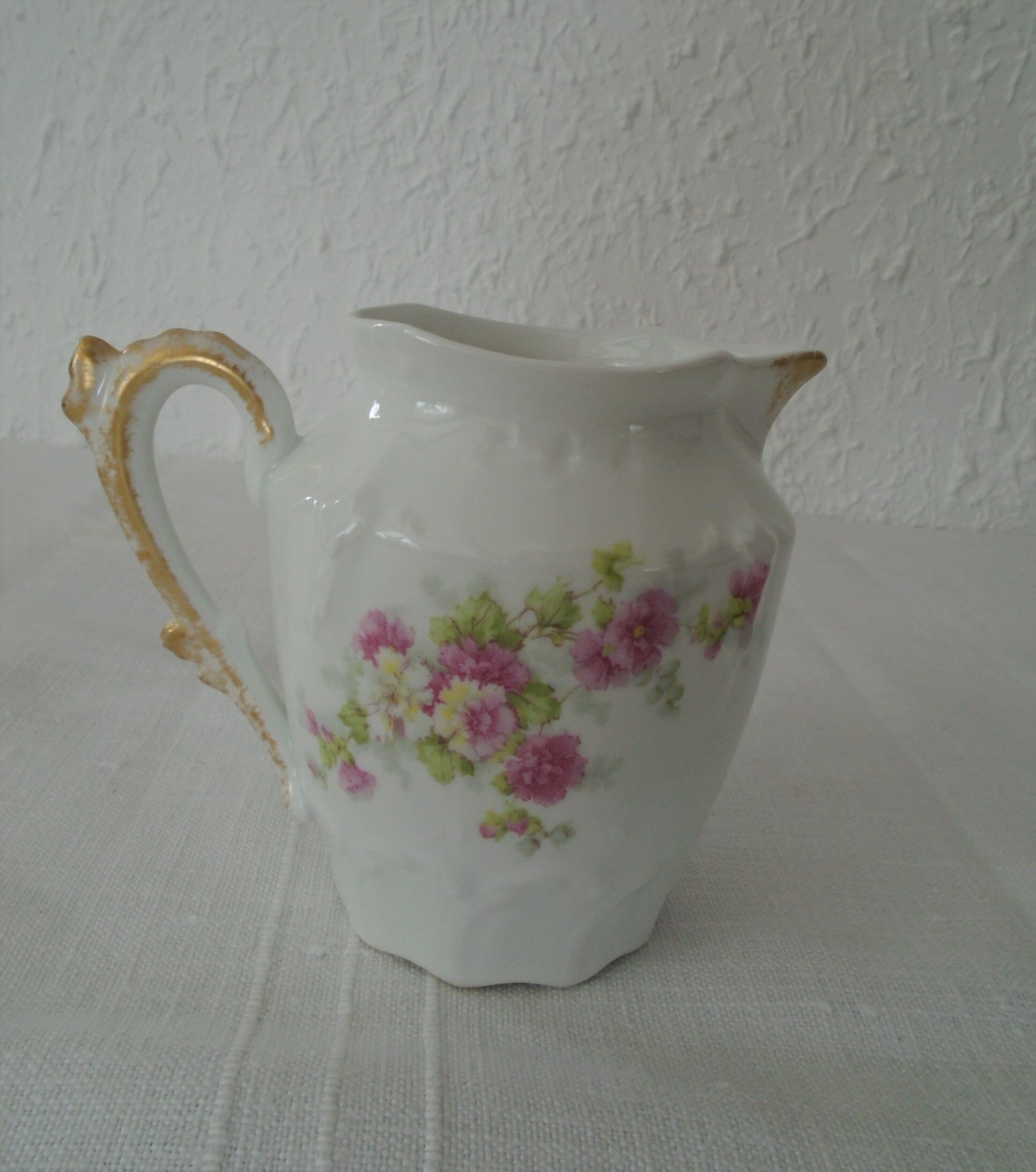 Pichet pot à lait verseur décor petites fleurs roses Limoges porcelaine