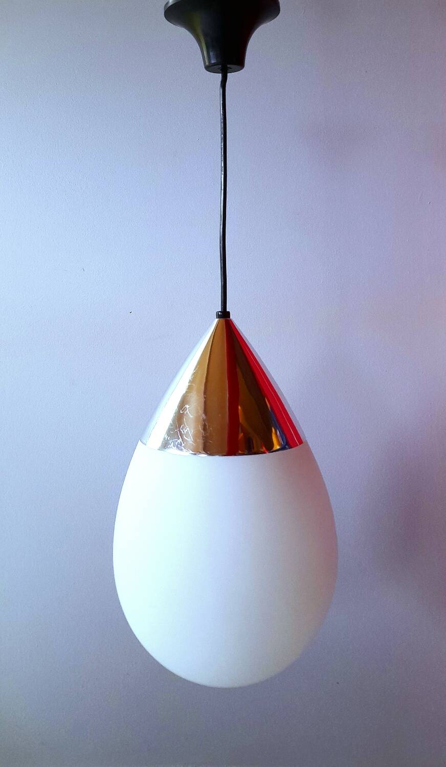 Suspension in opaline Limburg, drop model, 1970.