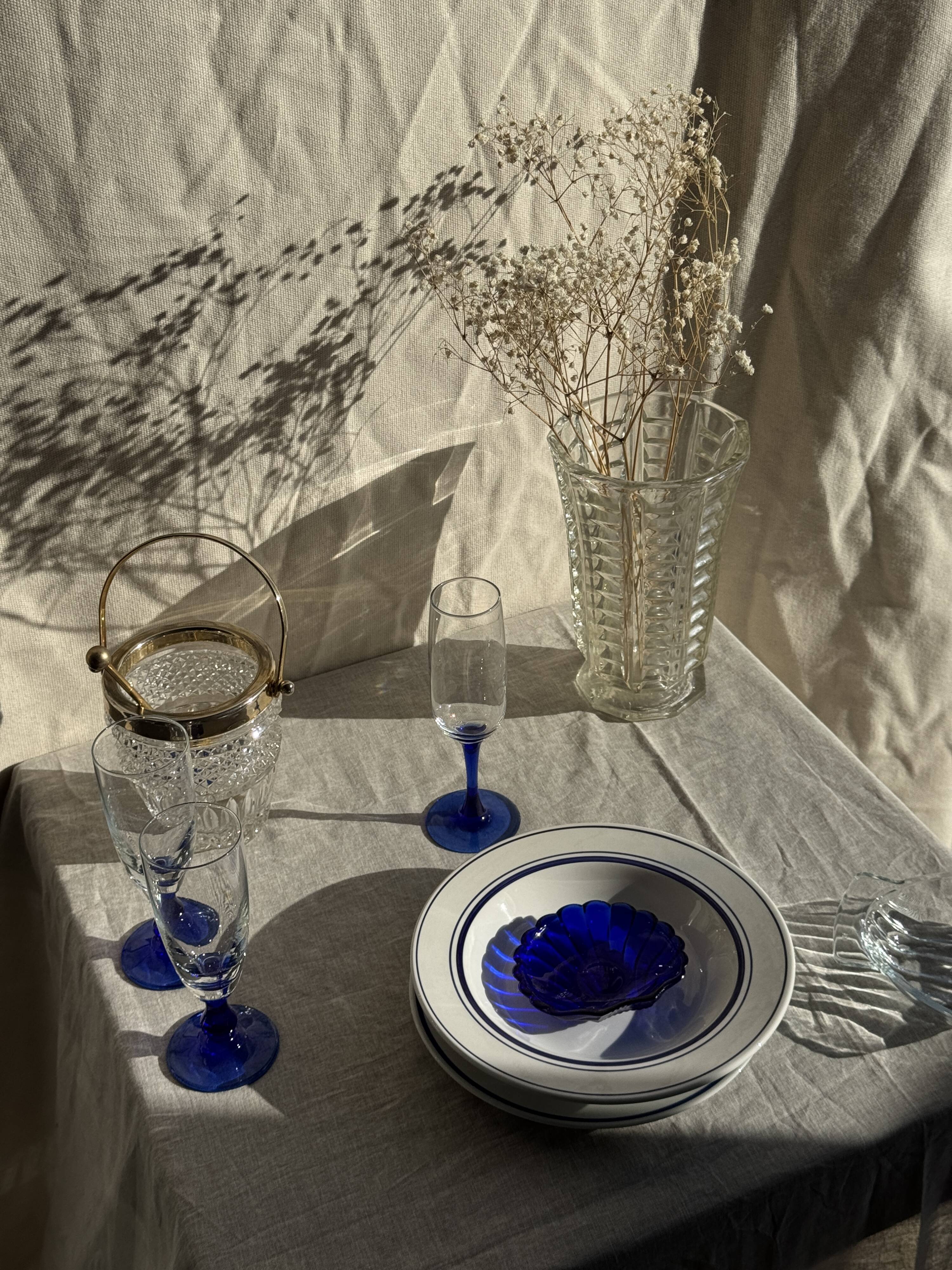 Set of 6 blue-footed champagne flutes; 3 pairs of designs.