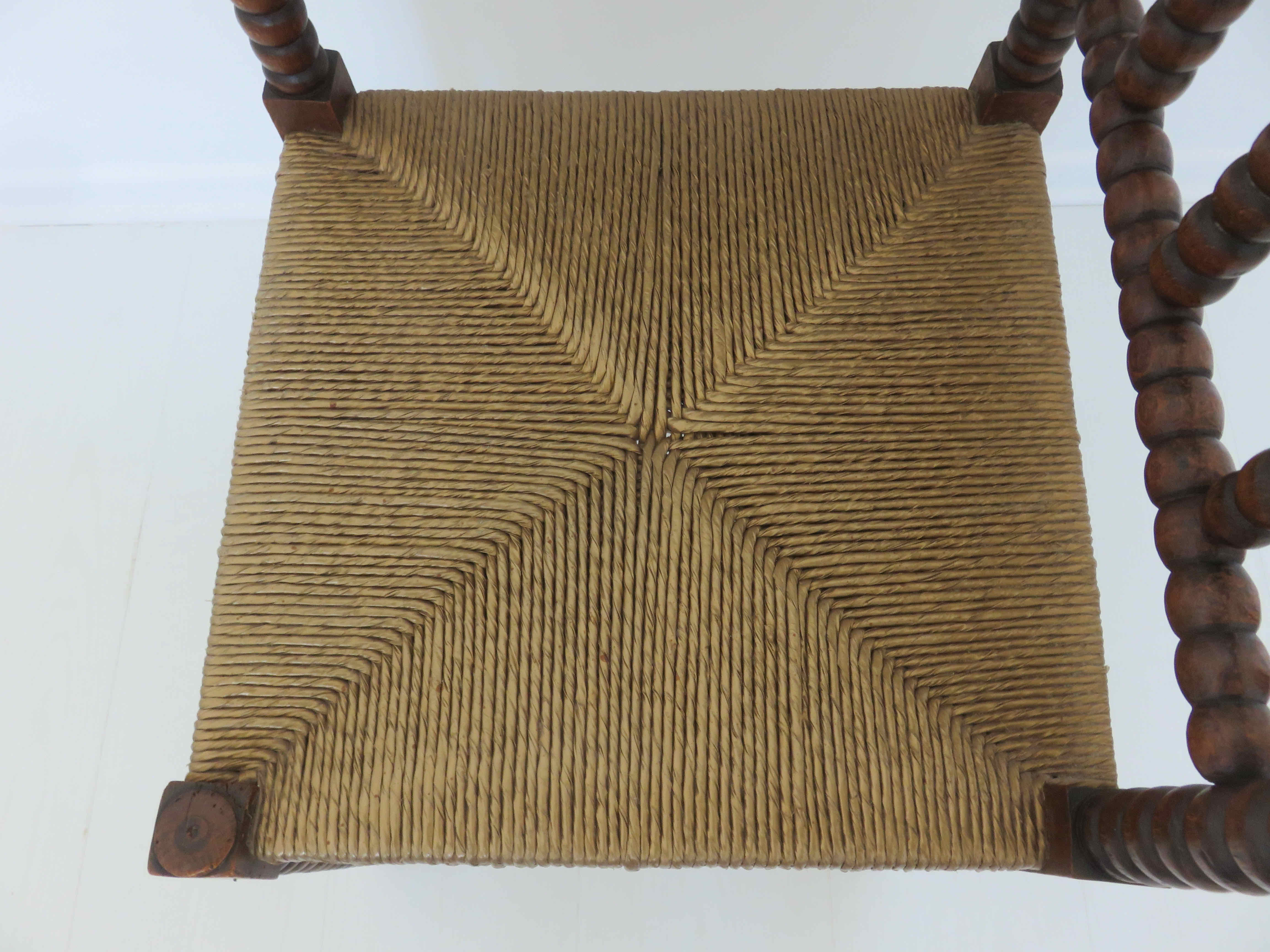 Corner chair in turned wood and straw