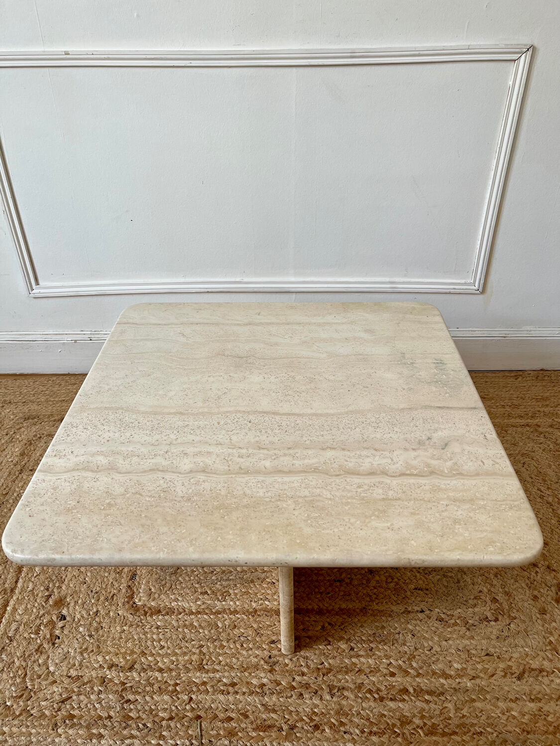 Square coffee table in travertine.