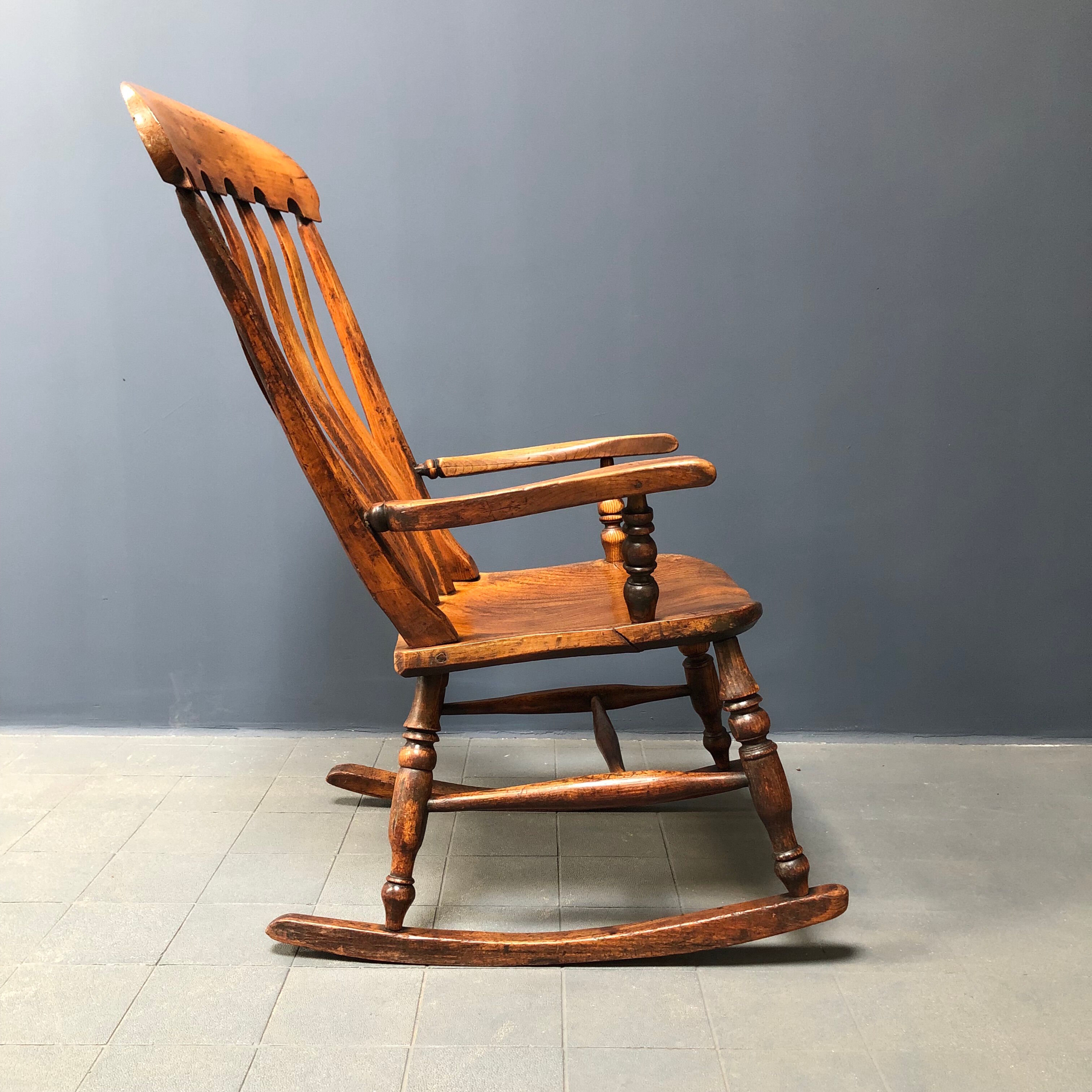 English Windsor rocking chair from the early 1900s