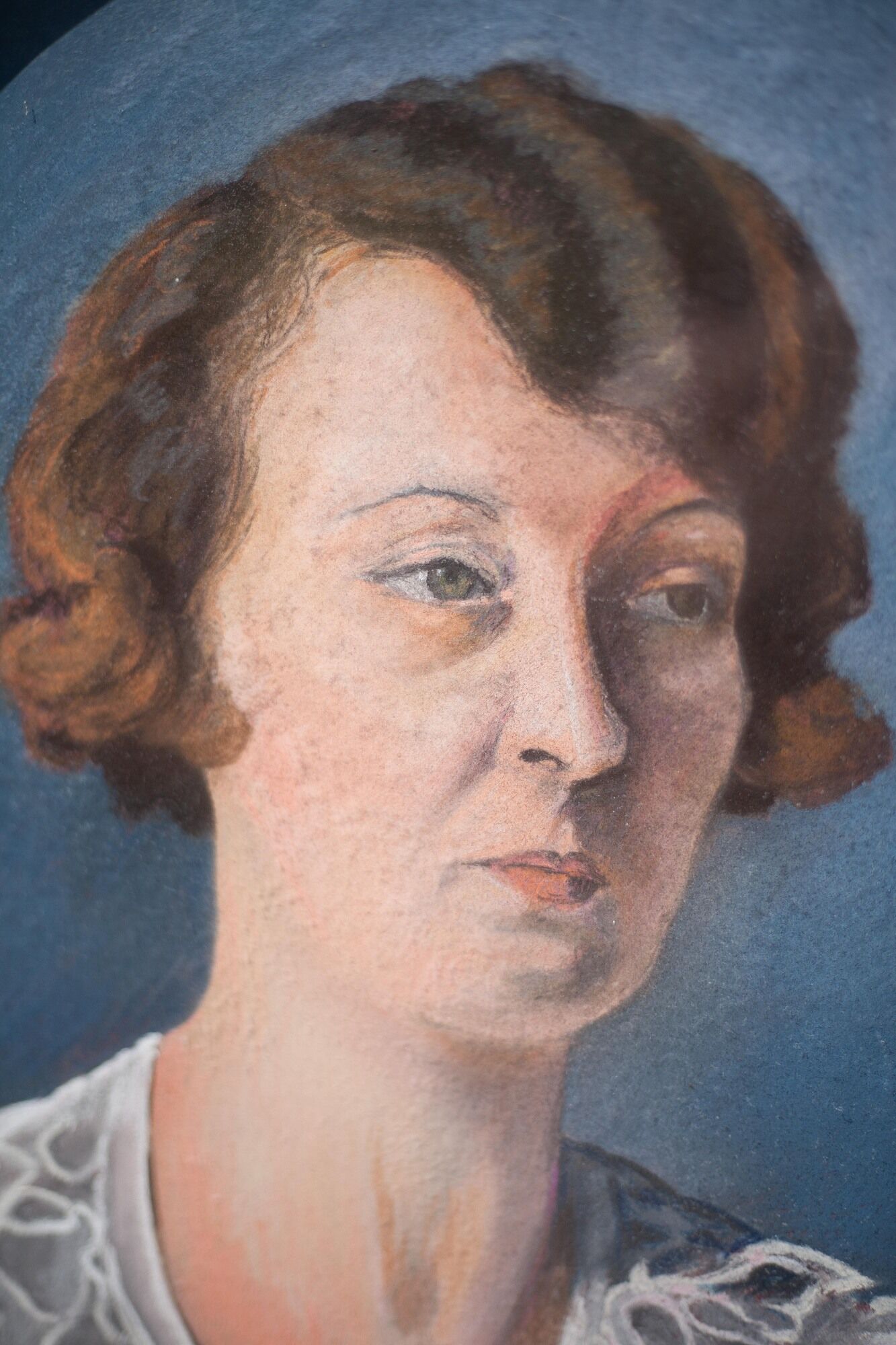Portrait painted woman signed in oval frame, wall frame, wood frame and painted stucco, vintage frame