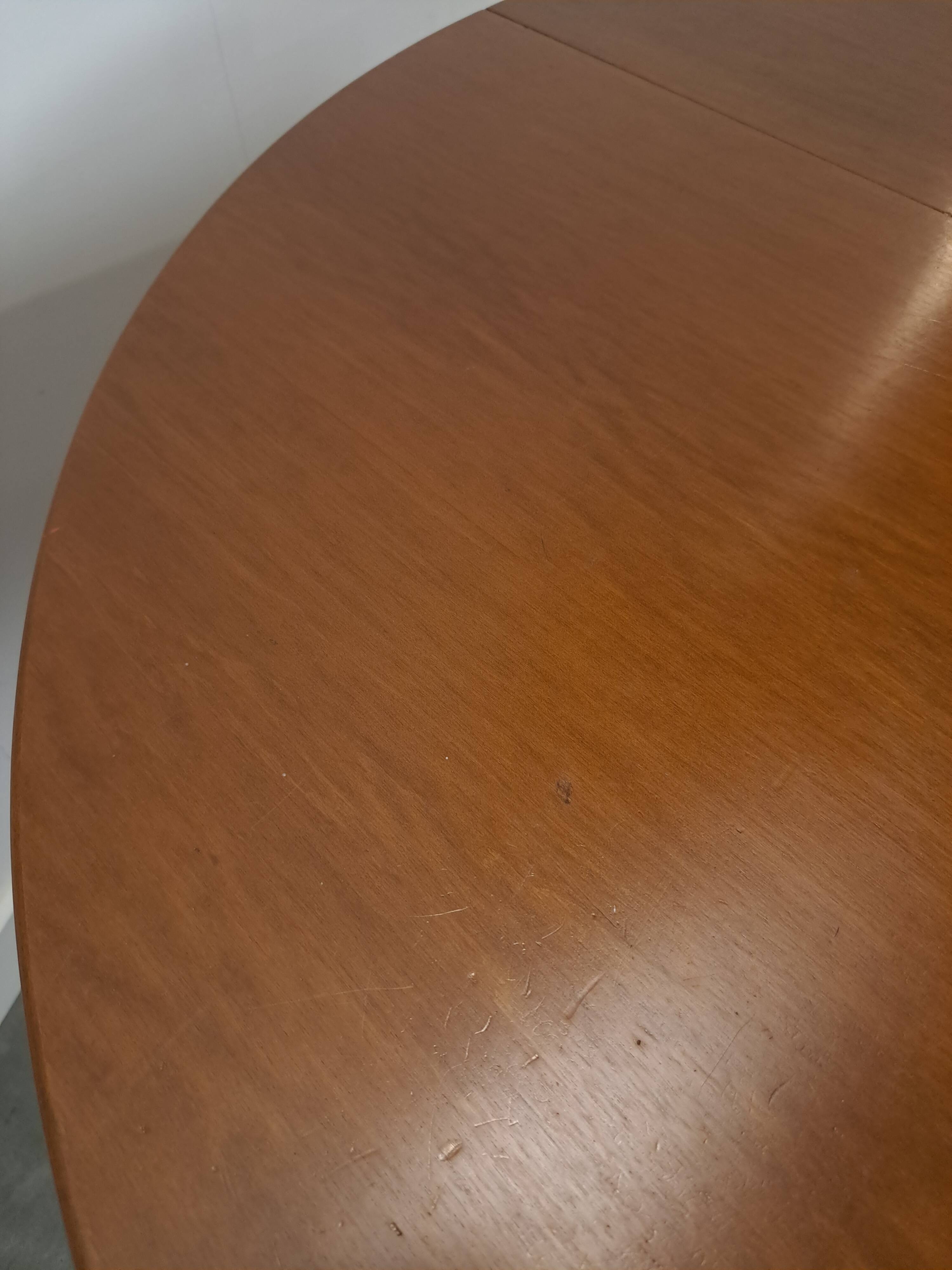 Ronde uitschuifbare eettafel Thonet