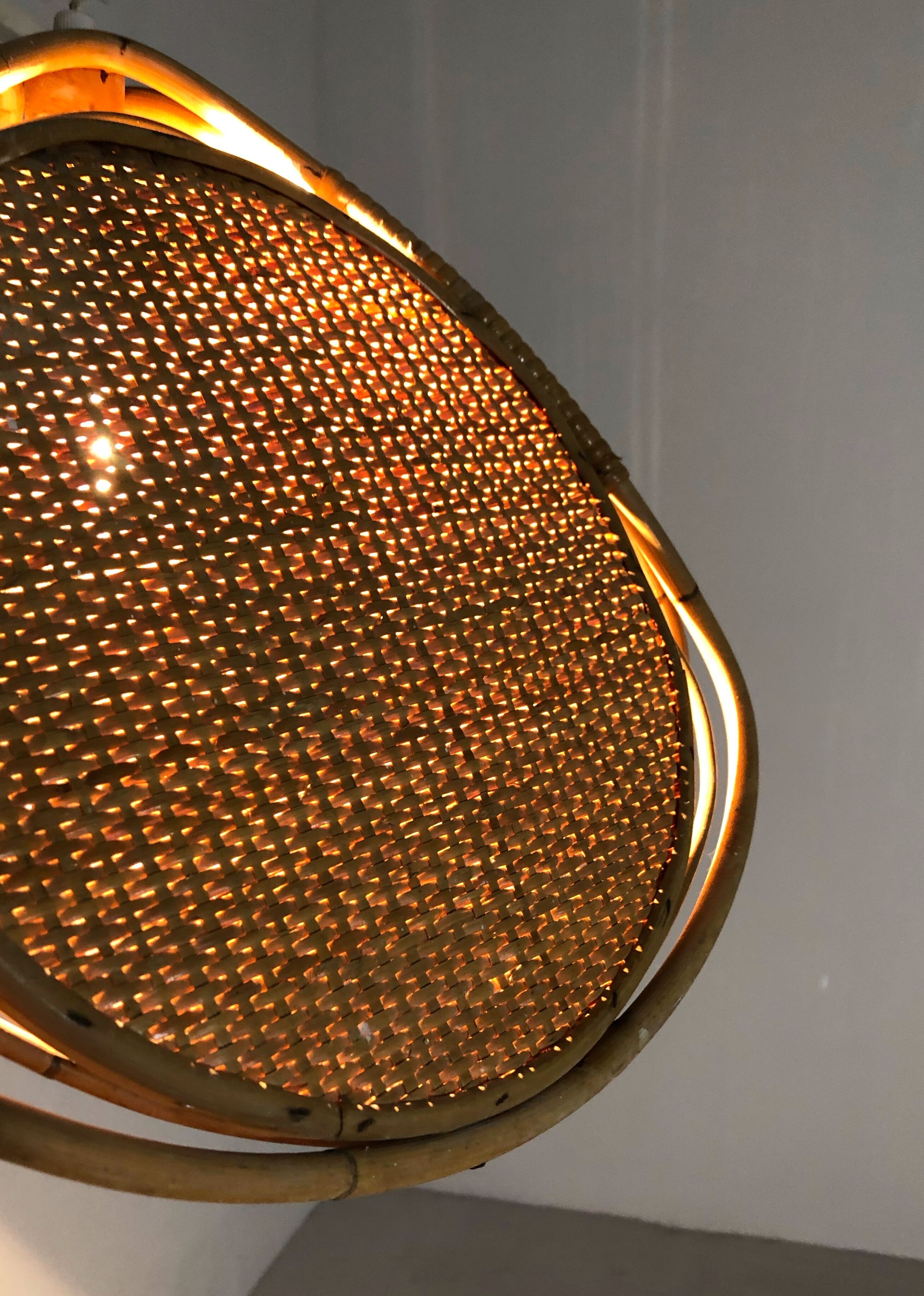 A pair of rattan and mulching suspensions