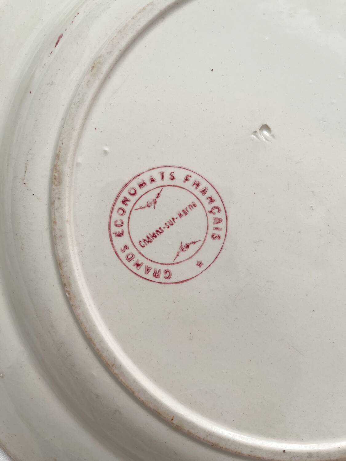 Round ironstone dish “Mûre” Badonviller