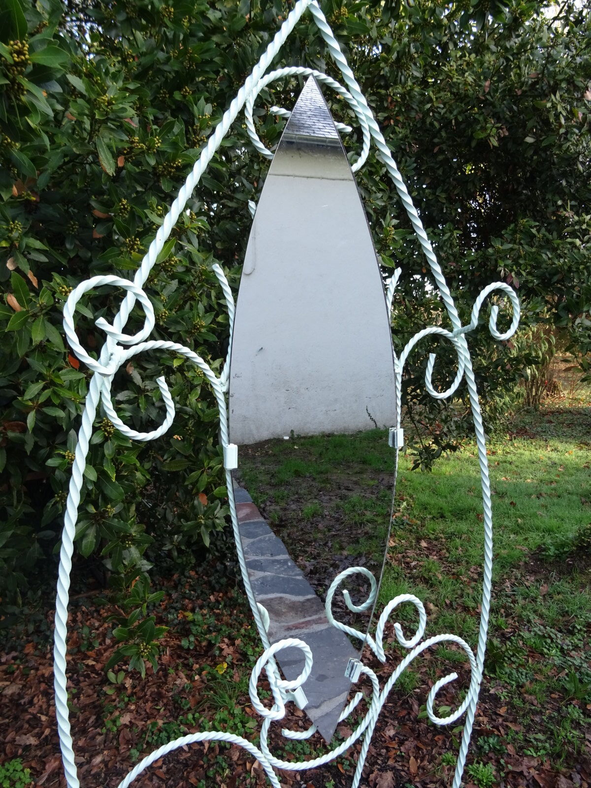 Forged iron wall wardrobe