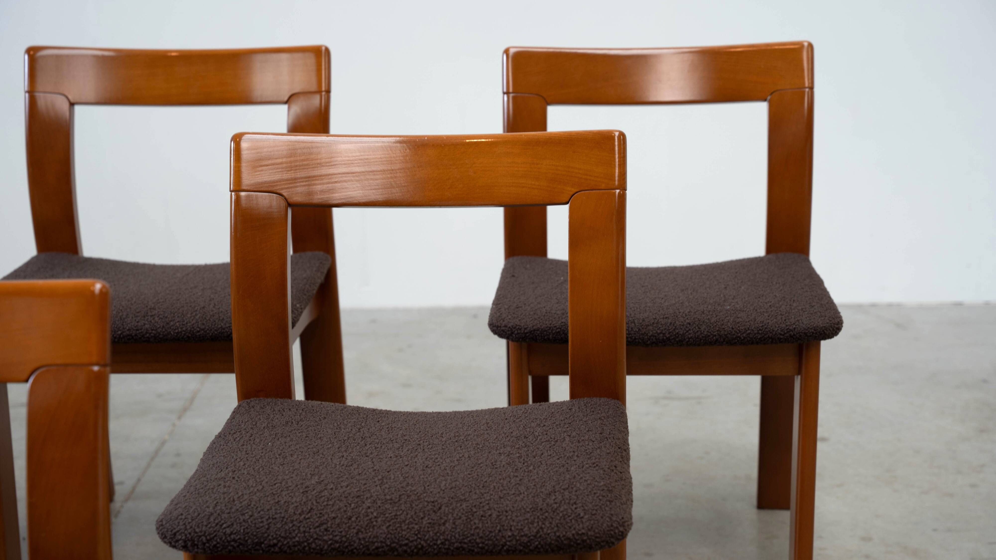 Ensemble de six chaises de salle à manger sculpturales italiennes par Mobil Girgi.