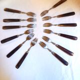 Coffret de 12 fourchettes à gâteau en inox, manche en corne marron