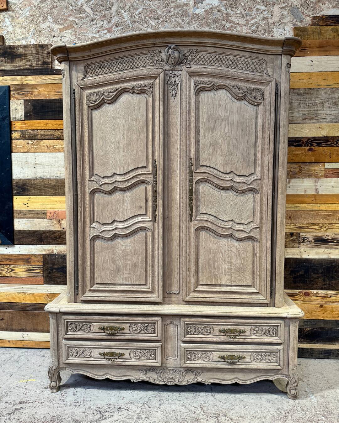 Aero-blasted solid oak wardrobe - Louis XV style