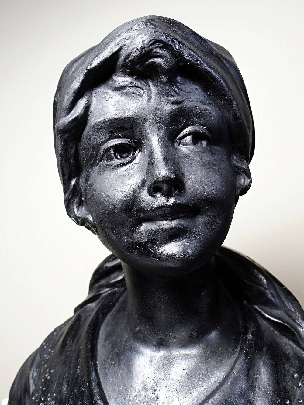 Plaster bust of a young woman 1900-1930 monochrome Citti & Frère