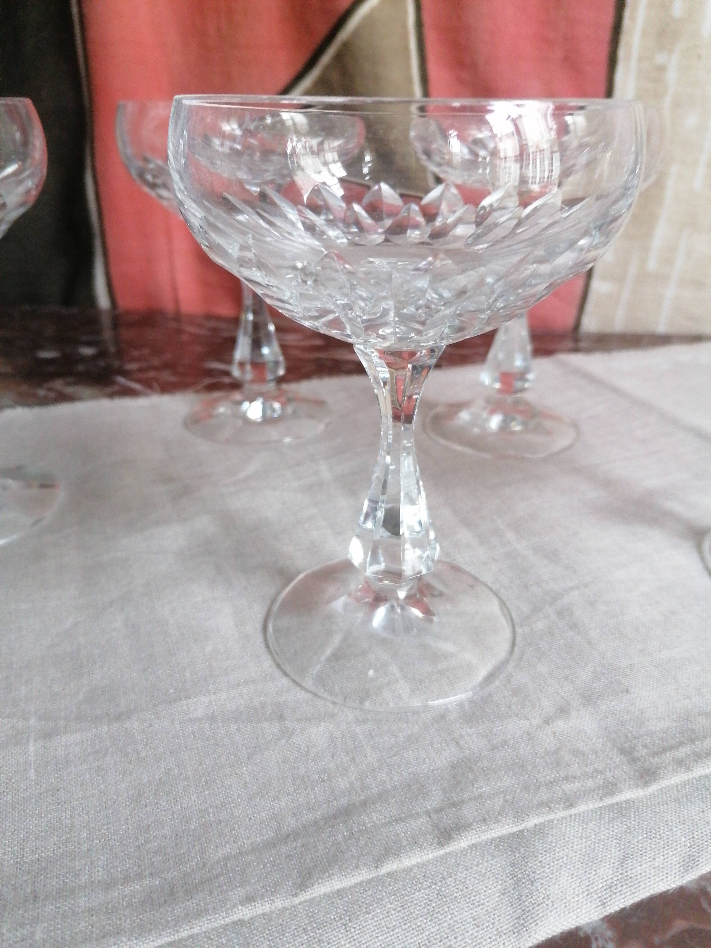 5 coupes à champagne cristal taillé