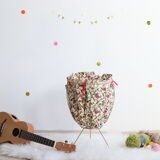 Travailleuse panier à couture tripode en laiton doré