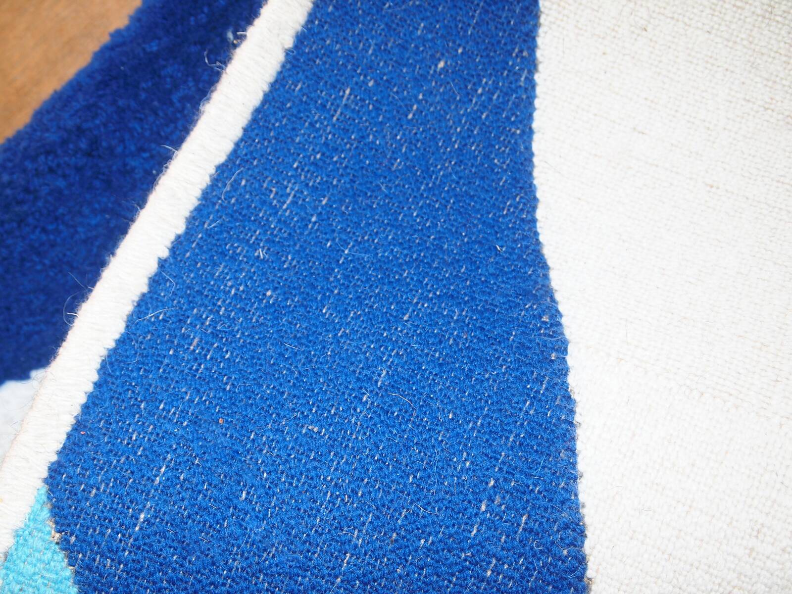 Tapis Contemporain ORA Hooked en Laine (74cm x 143cm), Édition Unique