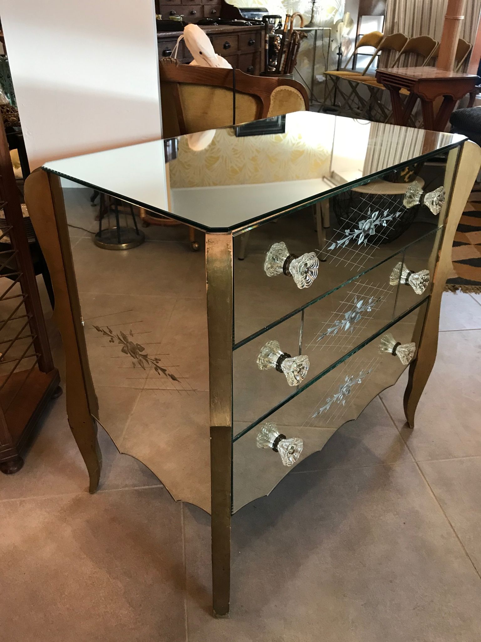 Belle commode miroir Vénitienne