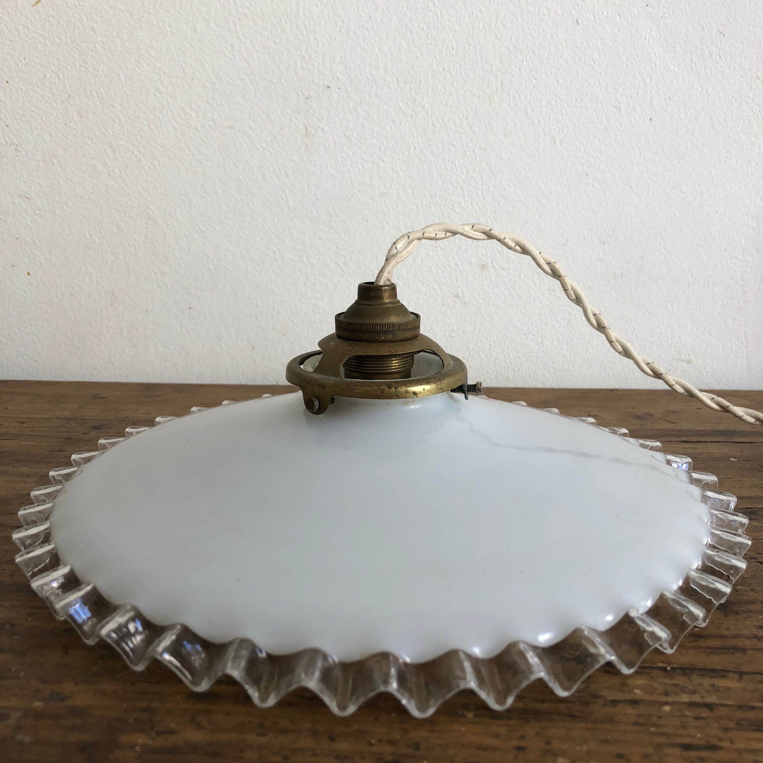 Suspension opaline, éclairage vintage