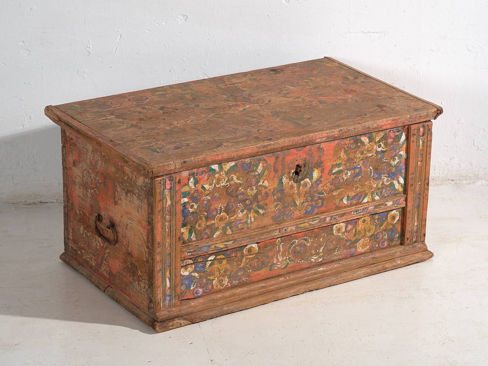 Antique painted trunk with floral motifs (c.1920) #32