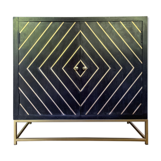 Mango and brass buffet