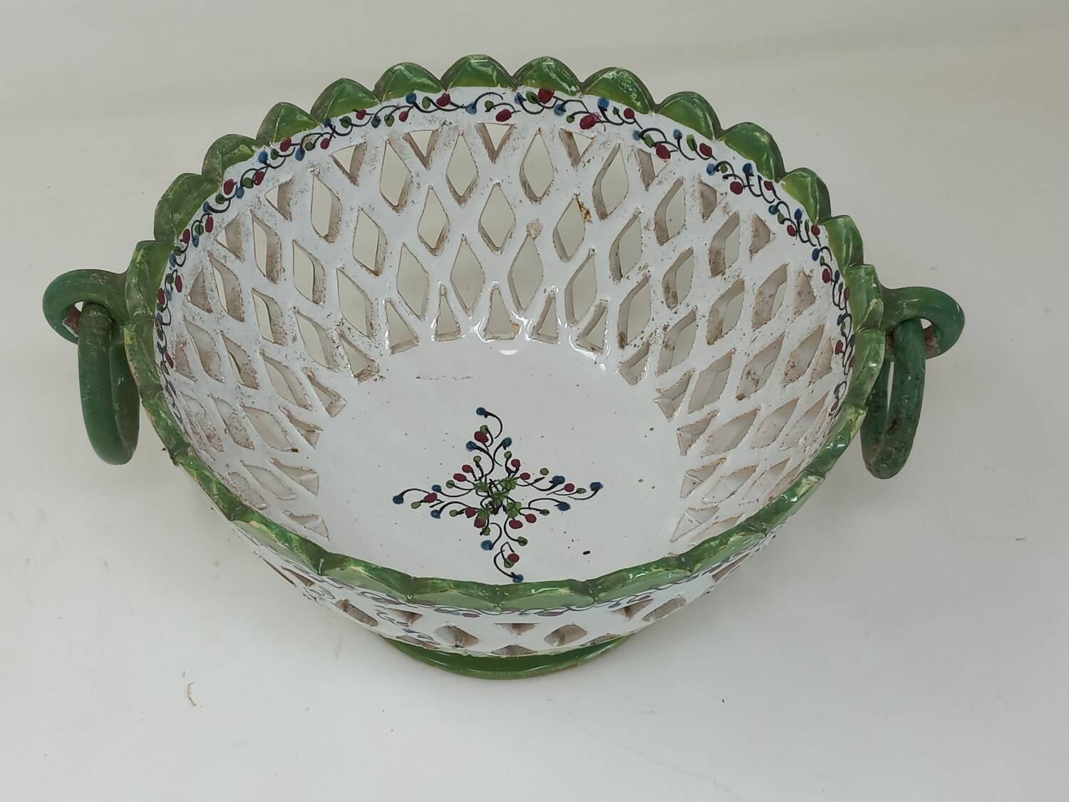 Openwork earthenware fruit bowl with olive decoration, 20 cm in diameter