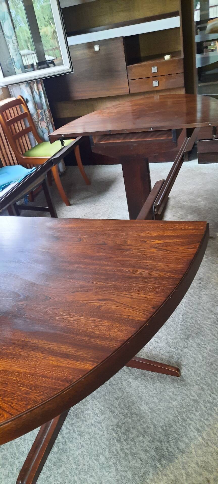 Baumann table style
