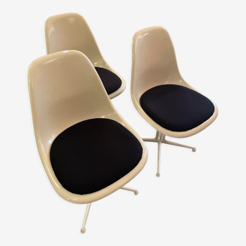 La fonda chairs by Charles and Ray Eames