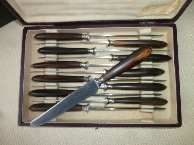 Box of 12 old cheese knives Stainless steel and bovine horn 202