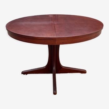 Baumann oval dining table