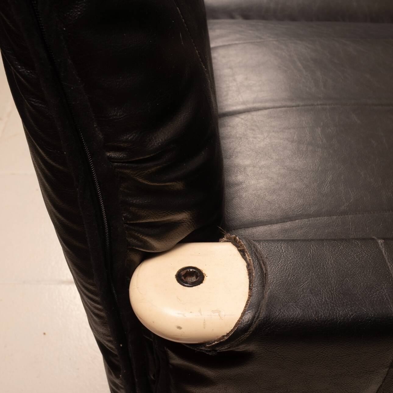 Divano "Minni" di A. Mazzoni D. Stelle e G. Gualtierotti per Giovannetti