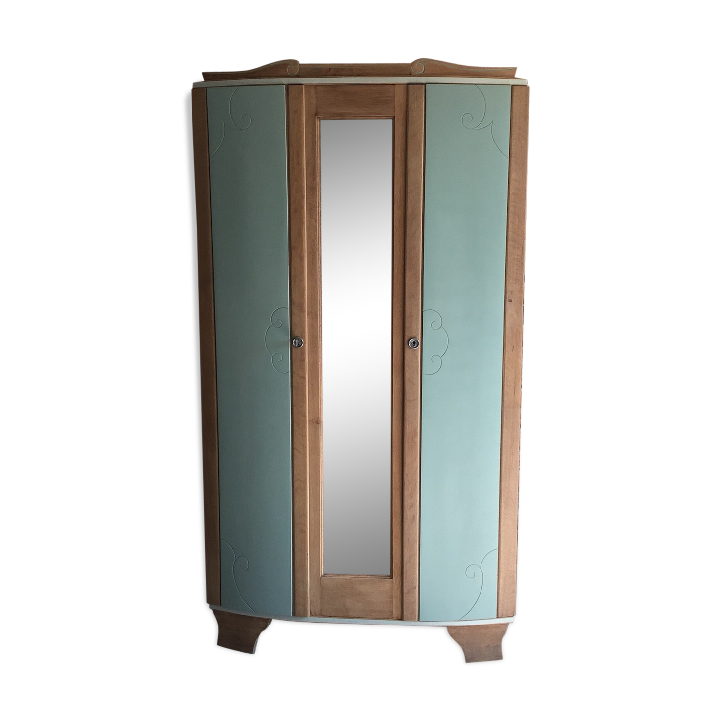 Wardrobe with mirror