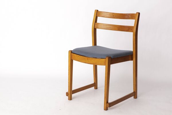 Chaise empilable vintage en chêne par Carl-Ewert Ekström – Design scandinave des années 1960