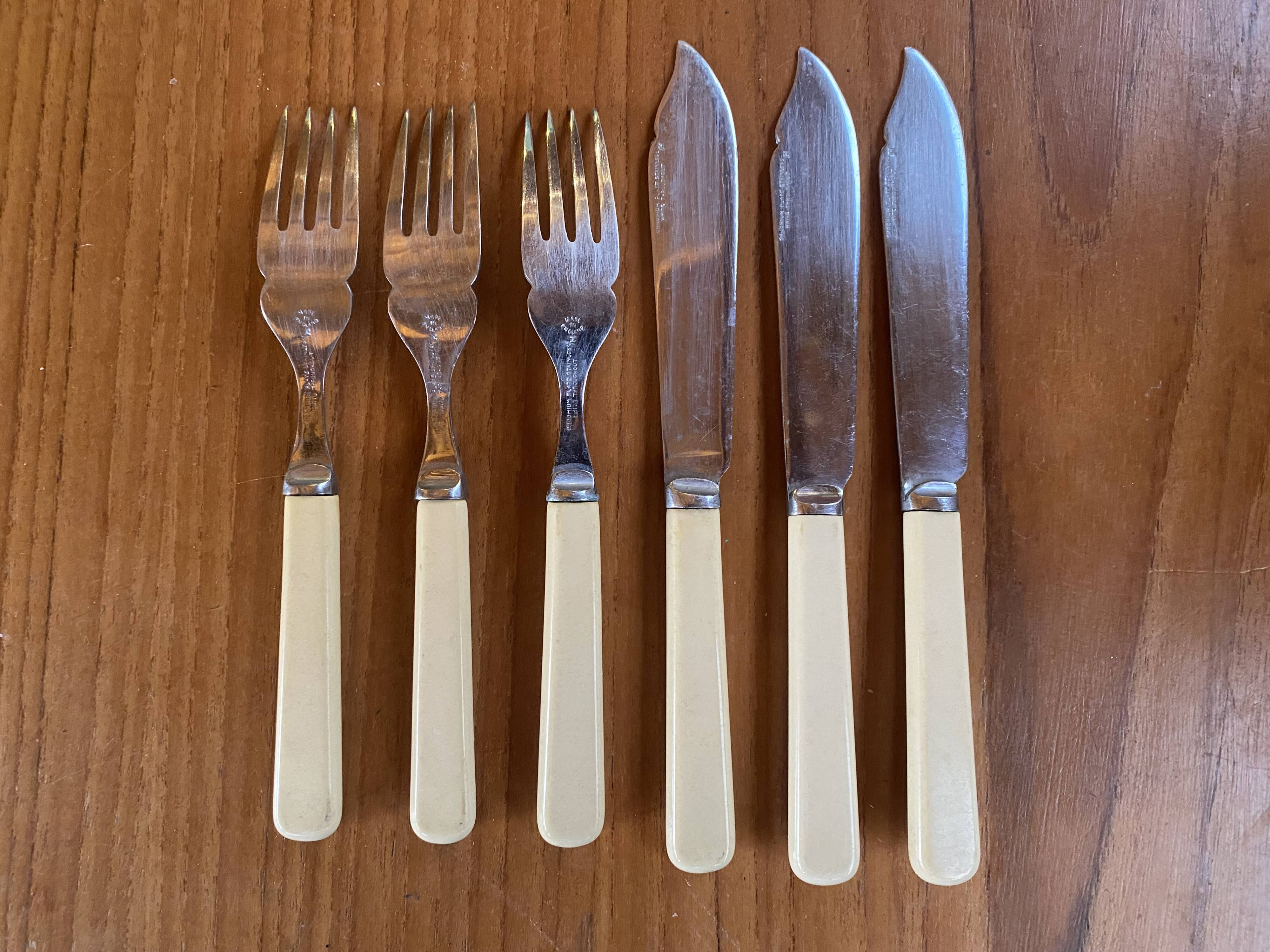 Bakelite fish cutlery from the 1930s