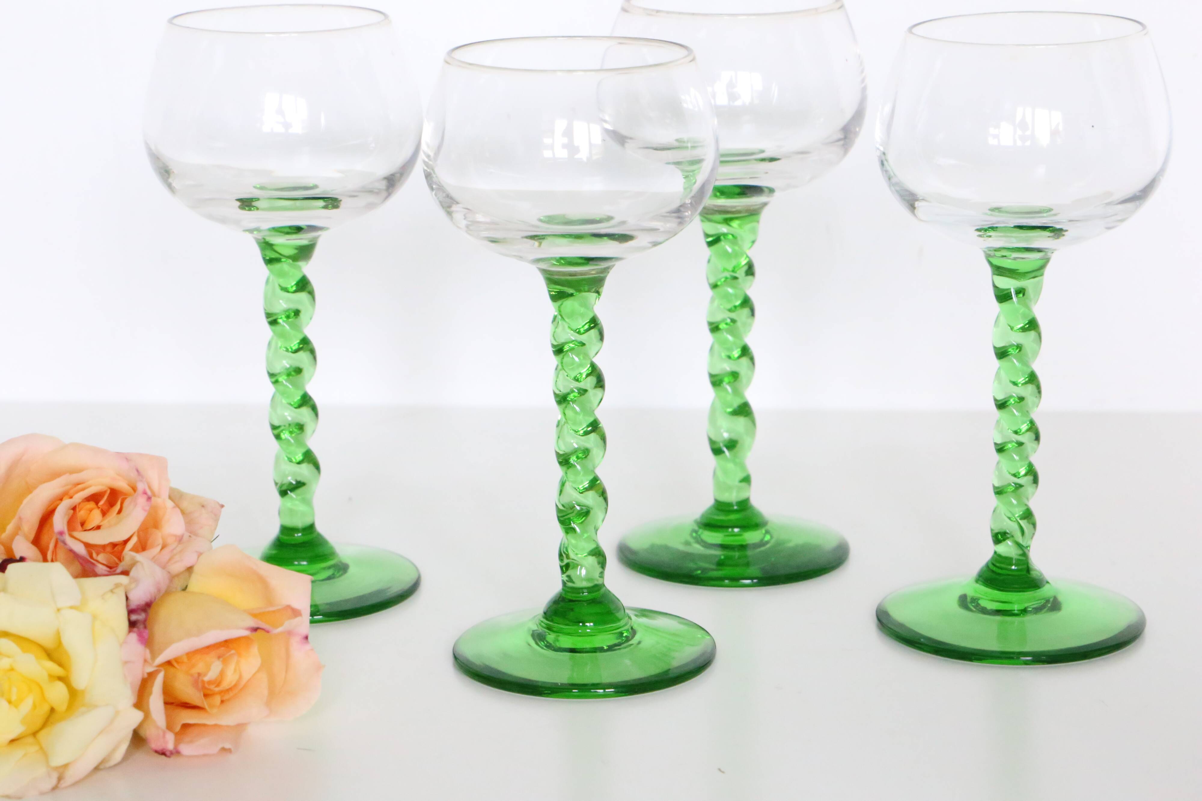 Set de 4 verres à vin blanc, pied vert, Français, vintage