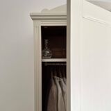 Armoire bonnetière parisienne