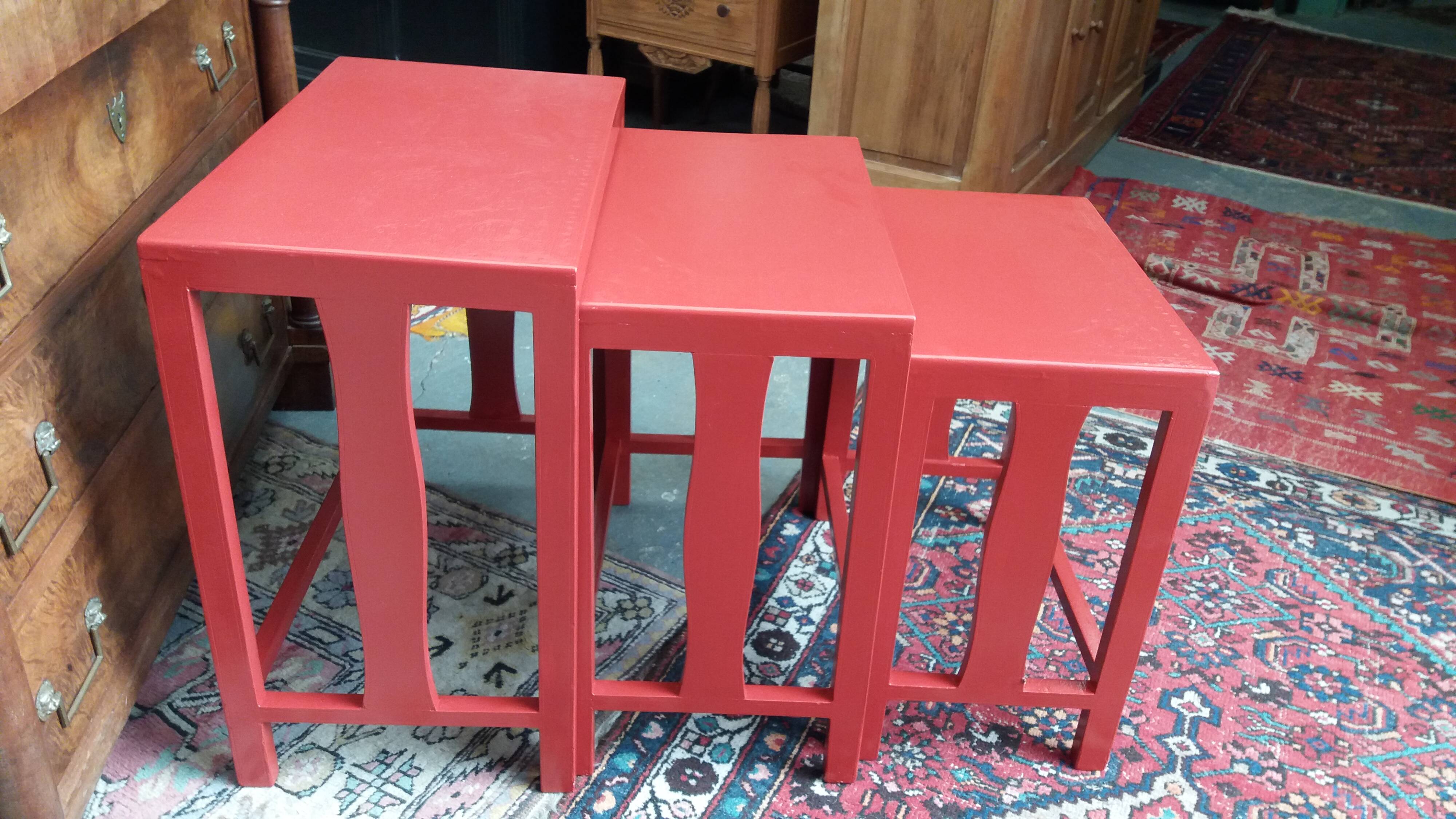 Lot de 3 tables gigognes d'esprit chinoise