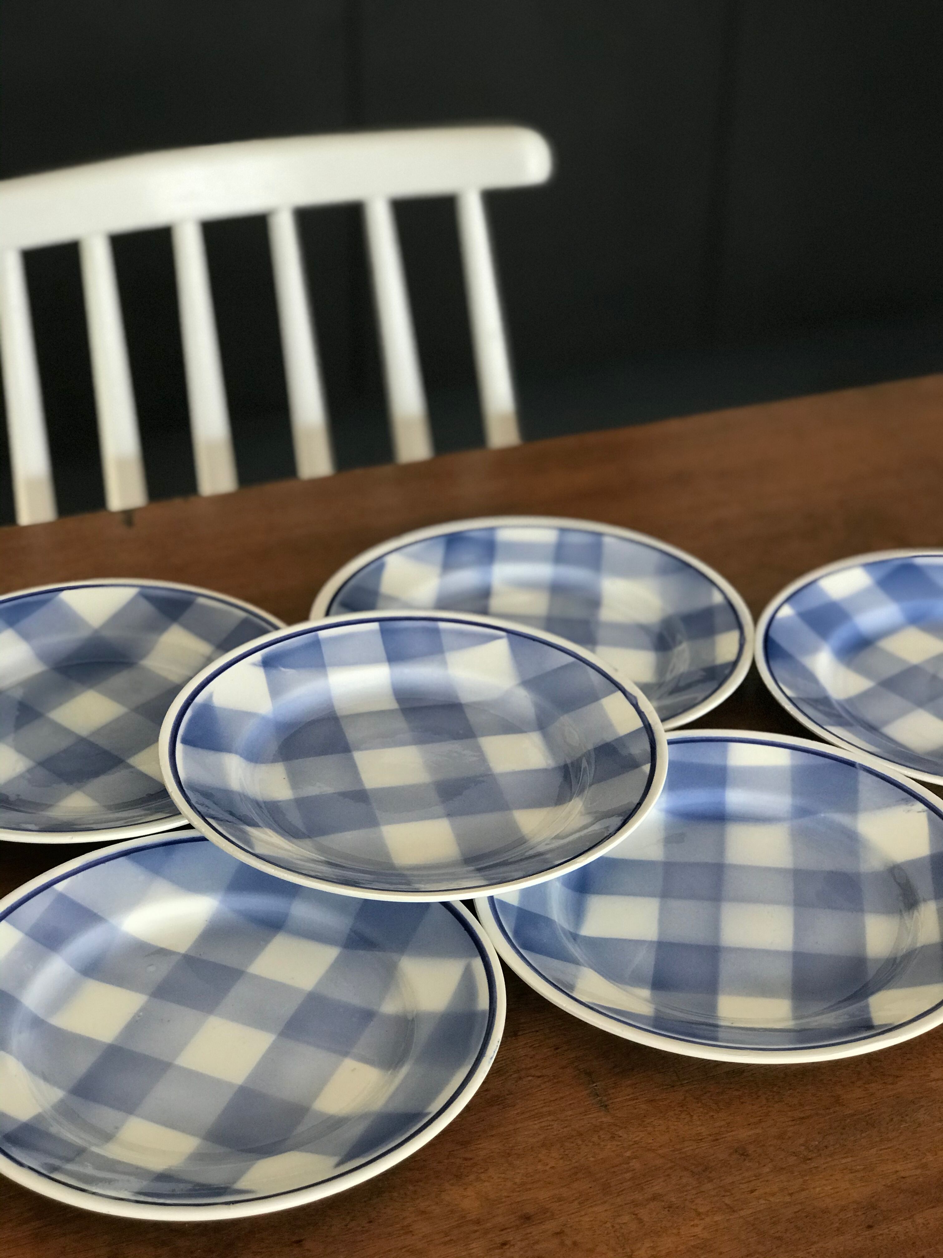 Set of 7 dessert plates