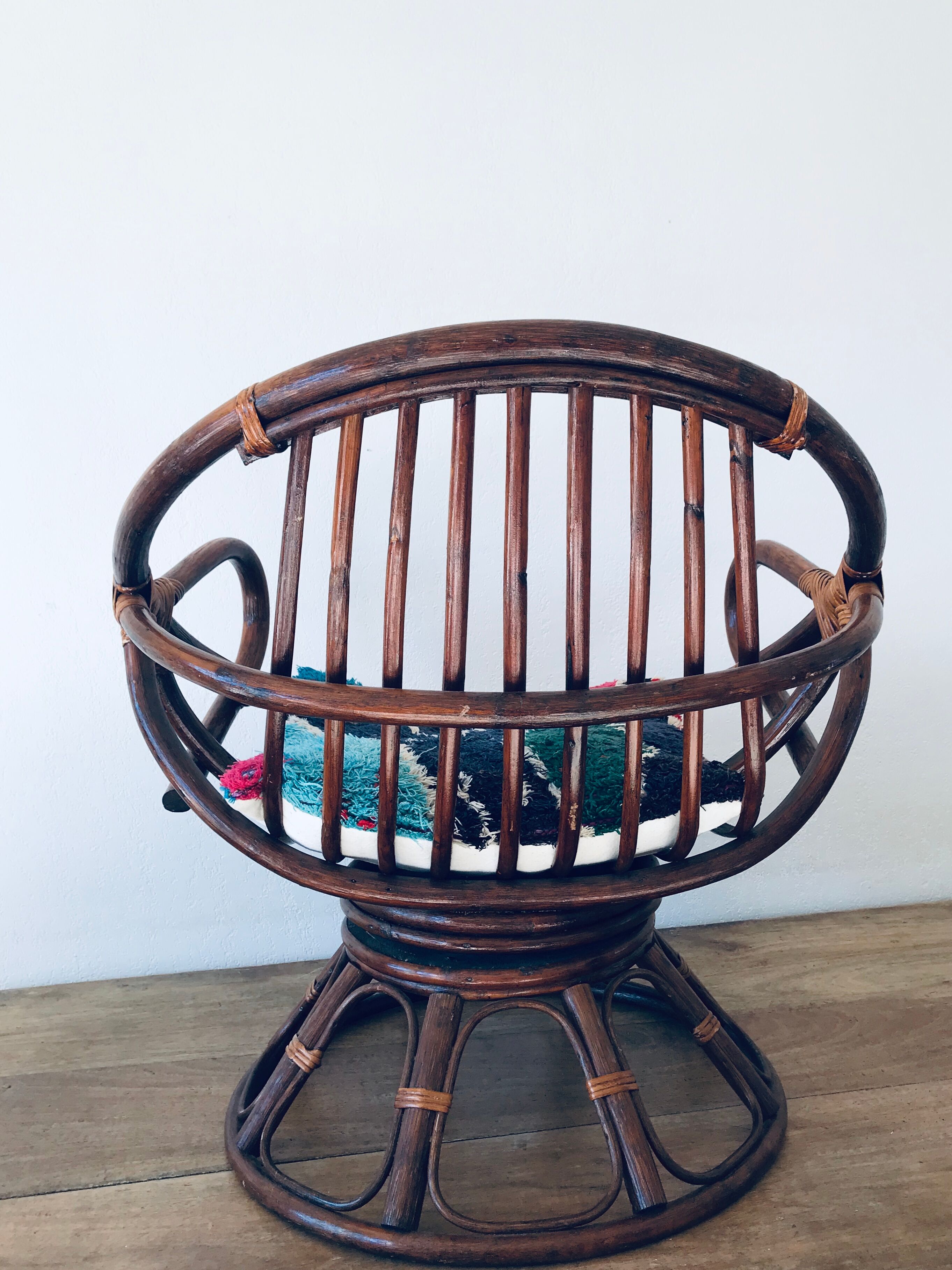 Rotating rattan chair