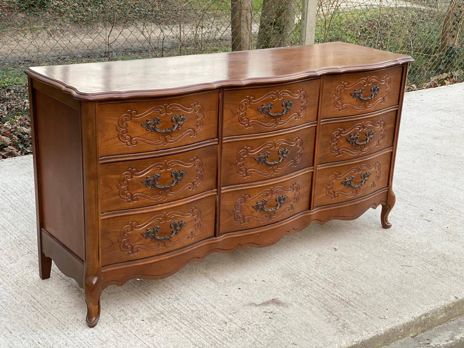 Commode américaine 9 tiroirs Bassett Furniture style Louis XV en bois massif, 1940