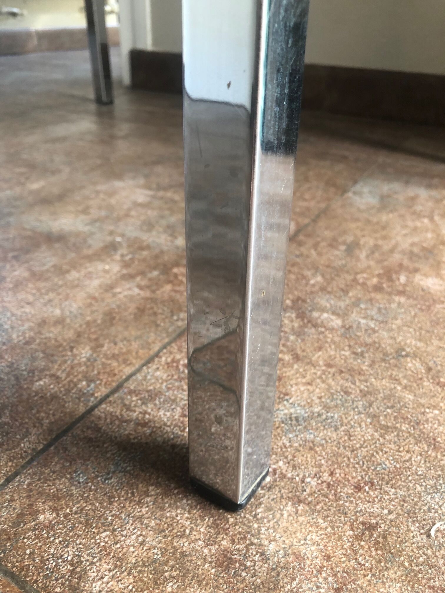 Table en formica avec sa chaise et son tabouret imitation palissandre