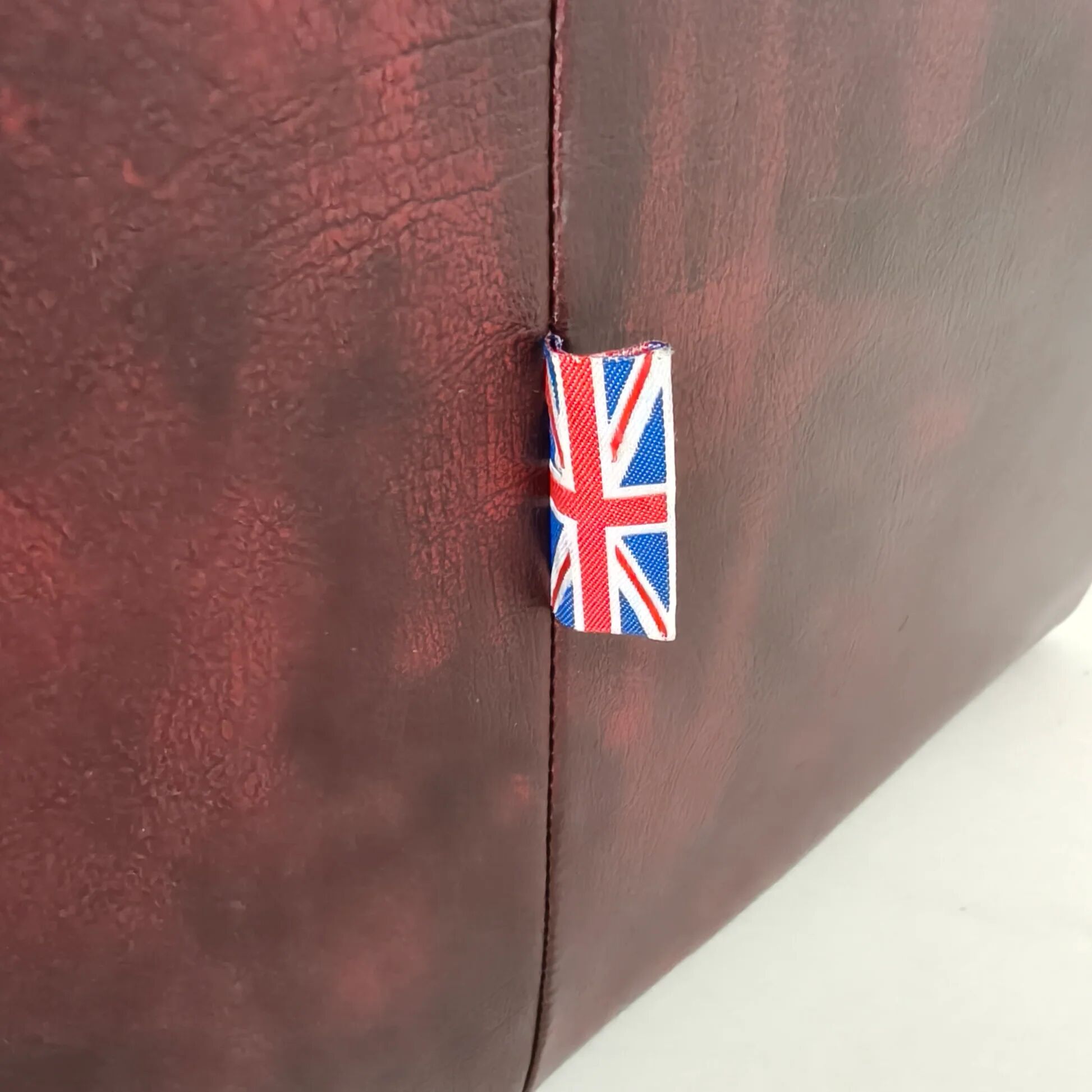 Red Chesterfield 2-seater sofa – oxblood leather