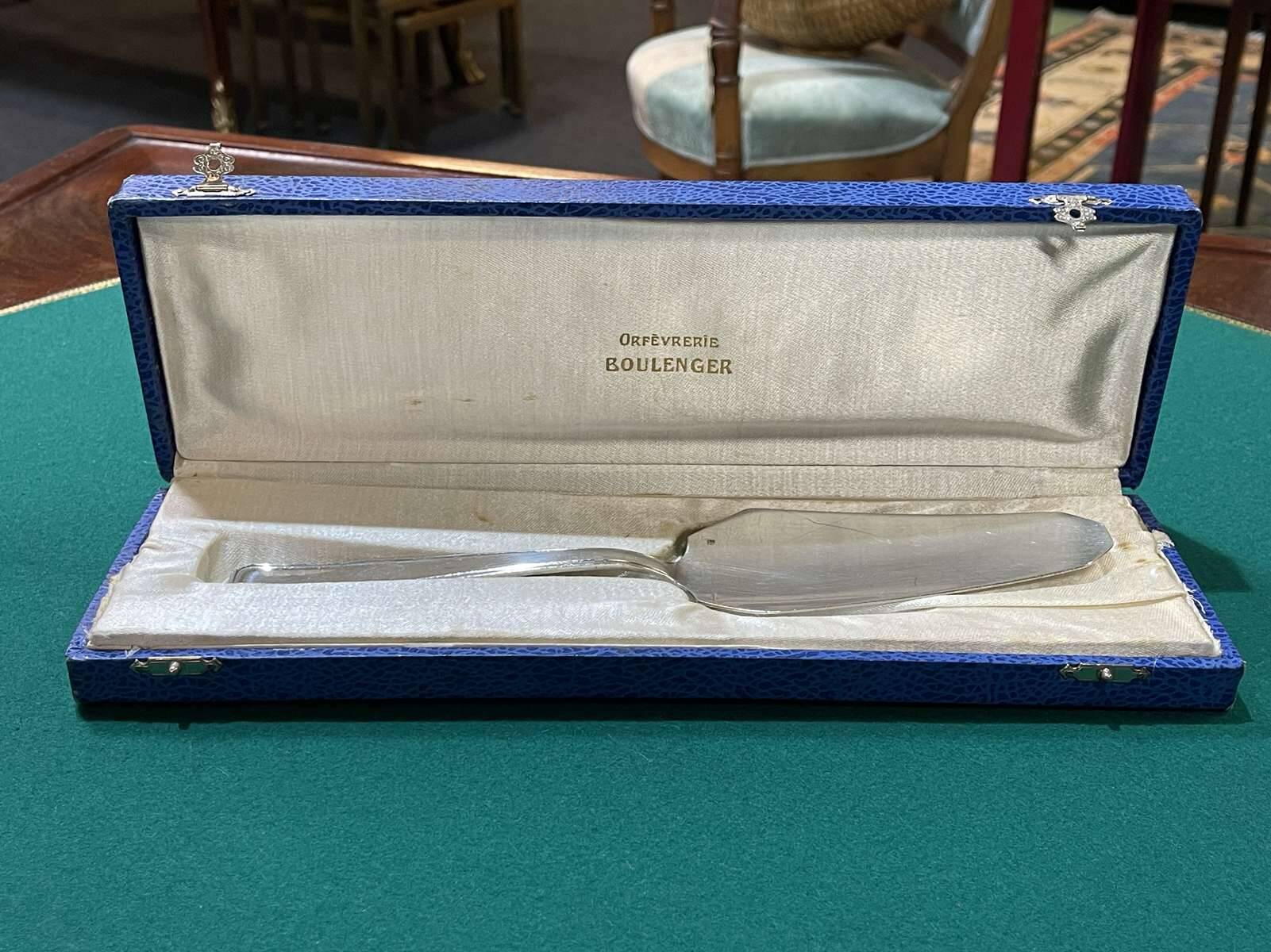 Silver-plated cake server from the Boulenger brand from the 1930s.