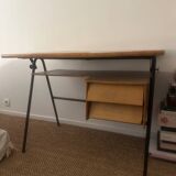 Bureau à plateau inclinable