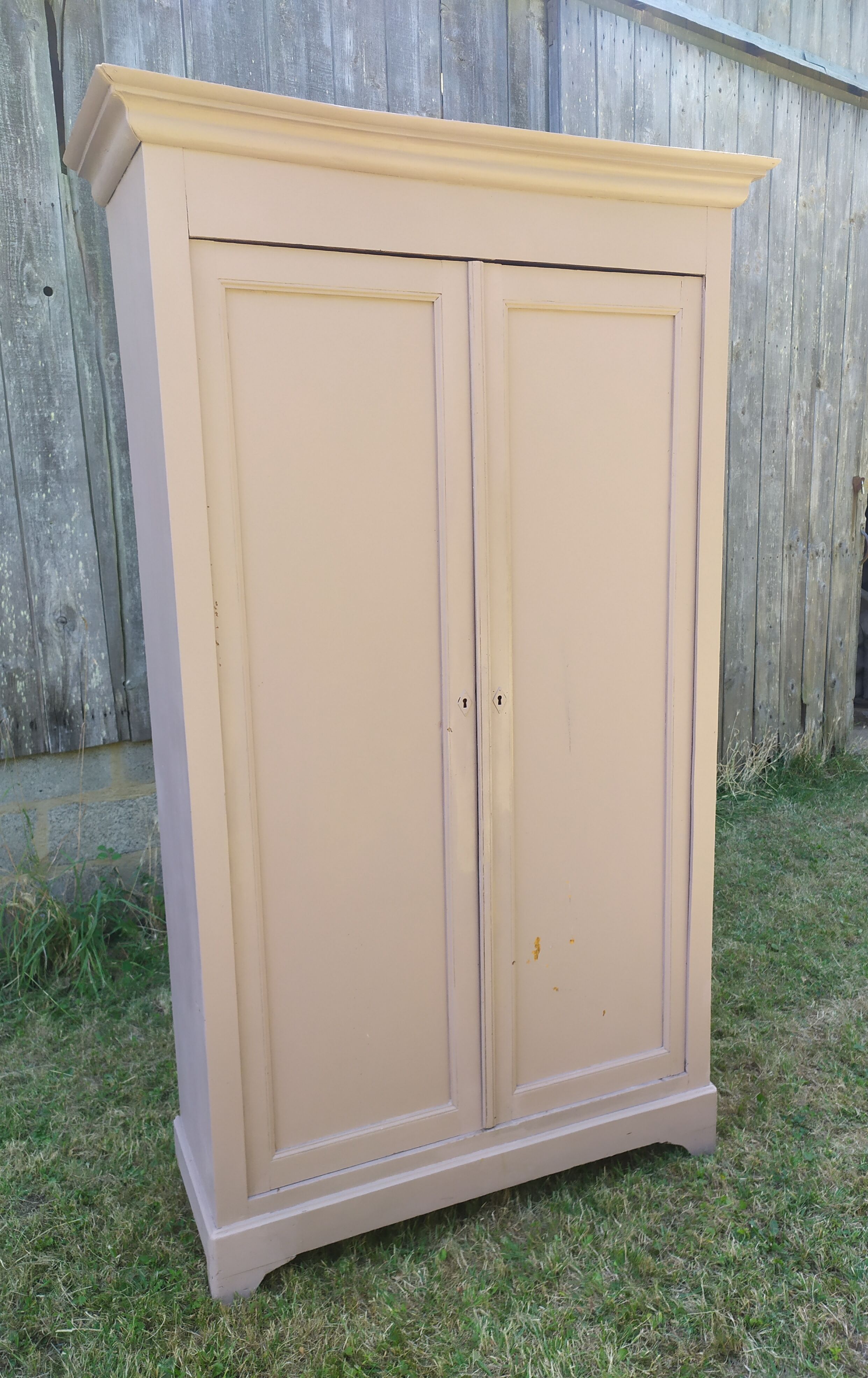Armoire parisienne