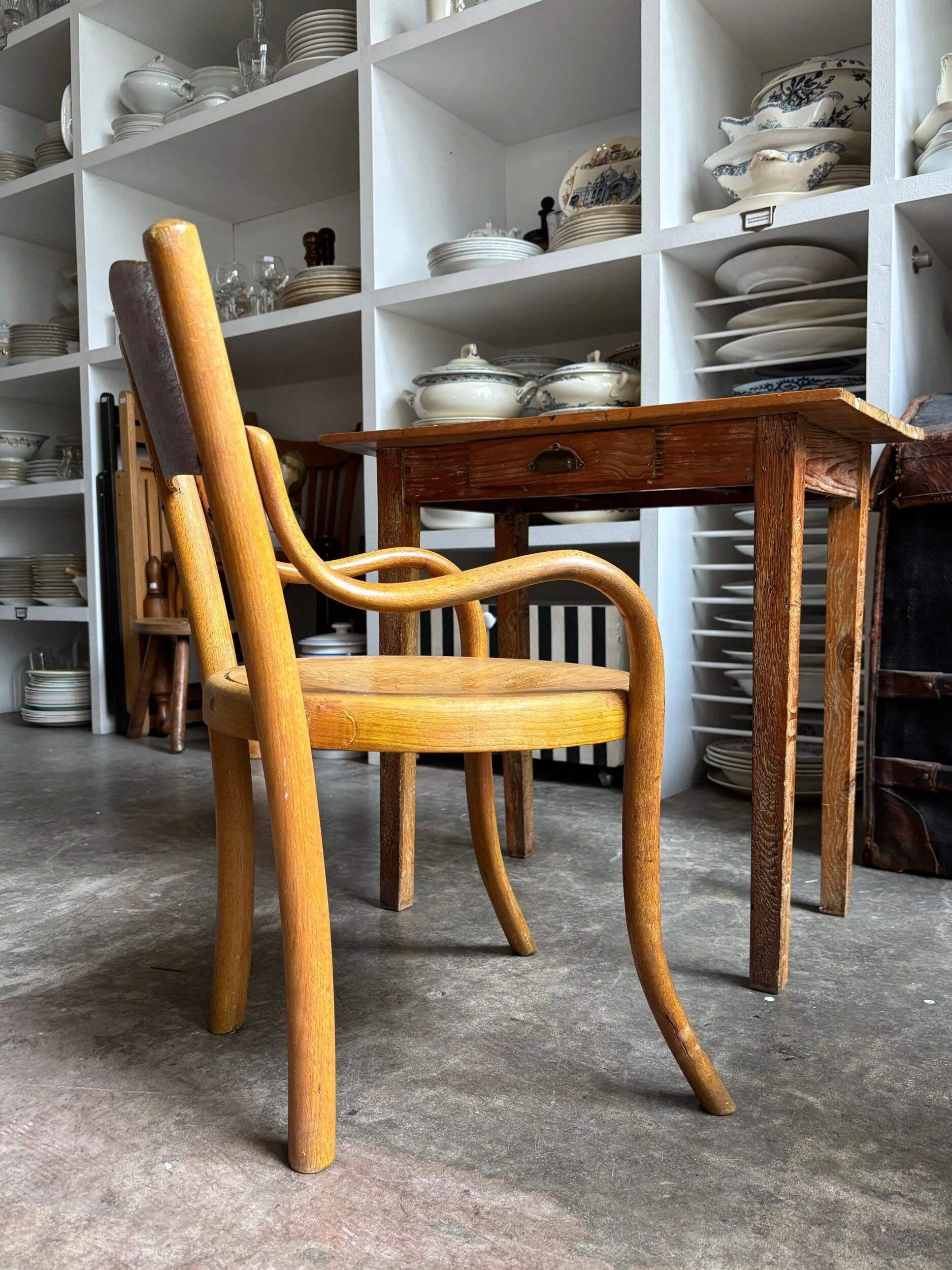 Fischel children's chair in curved wood and desk with 1 drawer