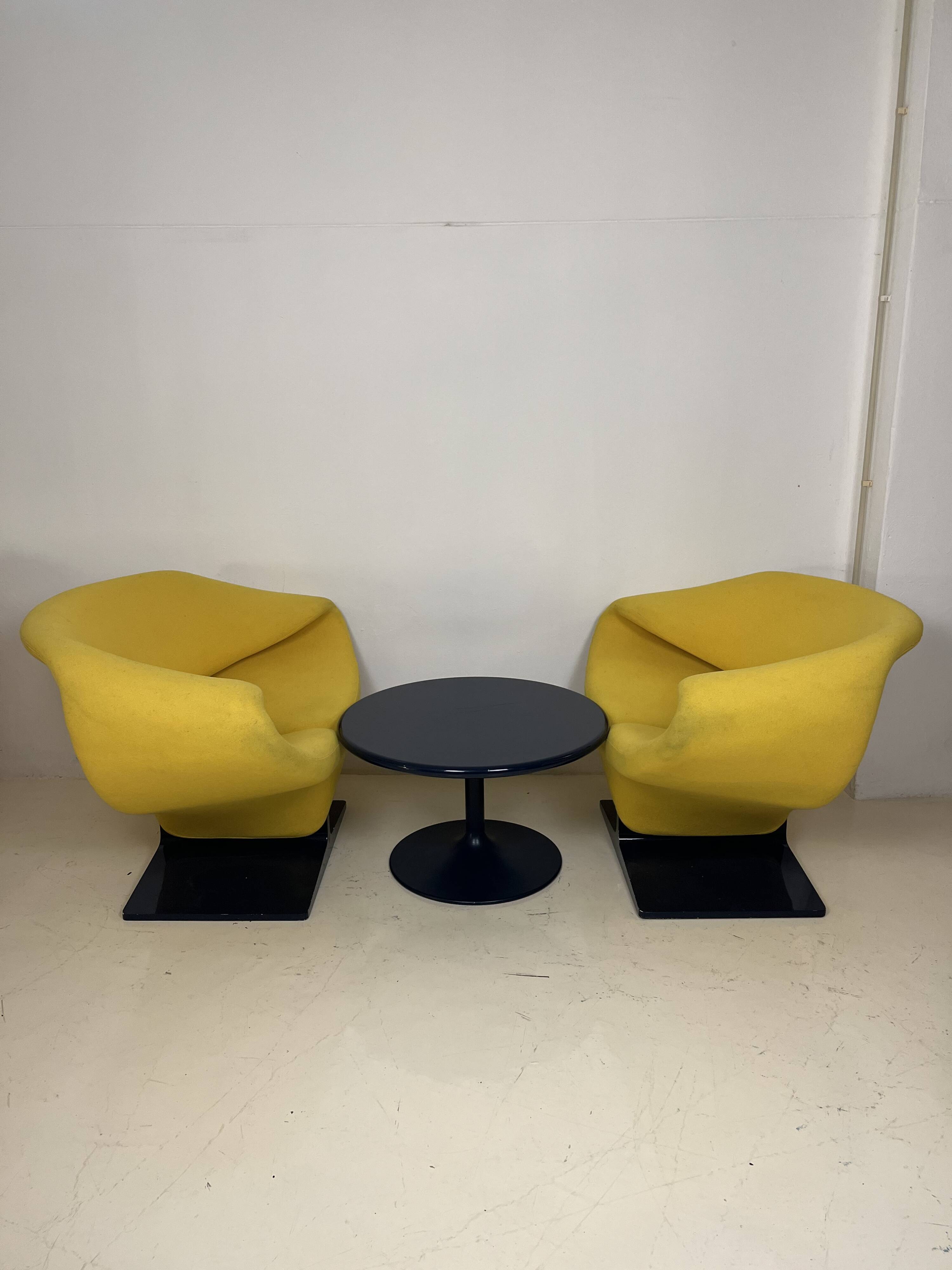 Ribbo armchairs and coffee table by Pierre paulin for Artifort, 60s,